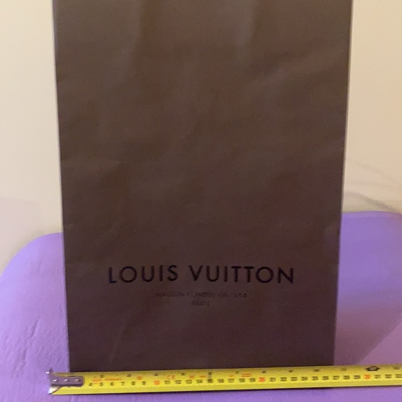 LV paperbag - Picture 2 of 4